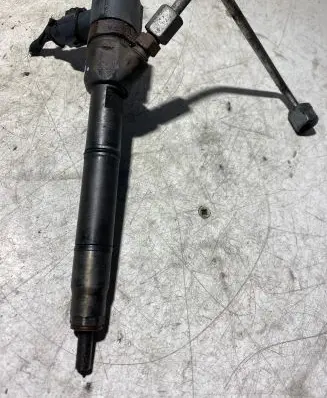 Hyundai i30 Fuel injector 338002A900