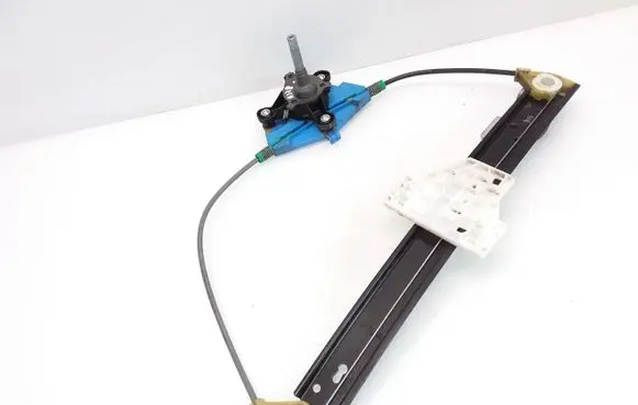 Rear door manual window regulator