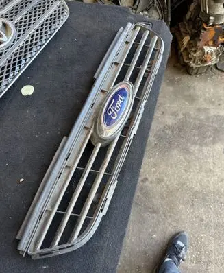 Ford Galaxy Front bumper upper radiator grill AM218200A