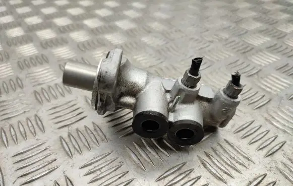 Clutch master cylinder