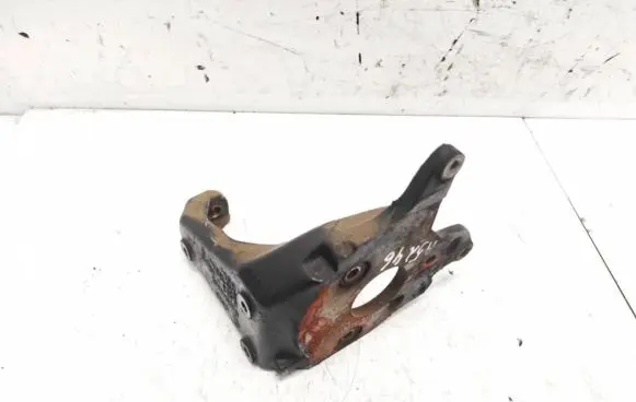 Audi A4 S4 B5 8D Engine mounting bracket 028130147B