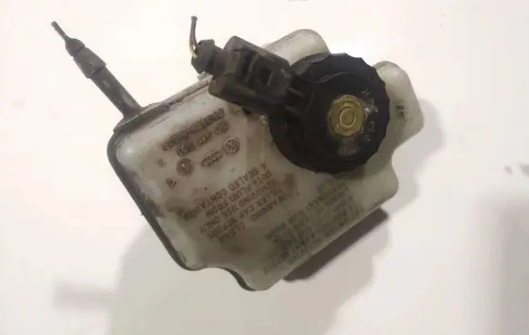 Brake fluid reservoir