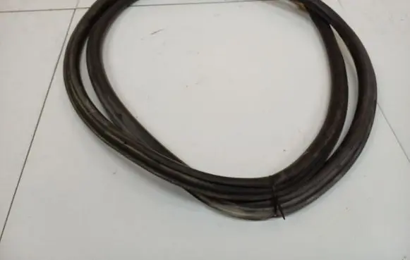 Skoda Superb B6 (3T) Rubber seal front coupe door 