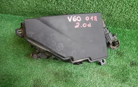 Volvo V60 Relay mounting block 