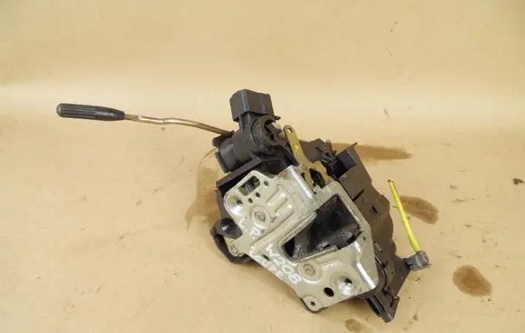 Mercedes-Benz CLK A208 C208 Front door lock 2087200135