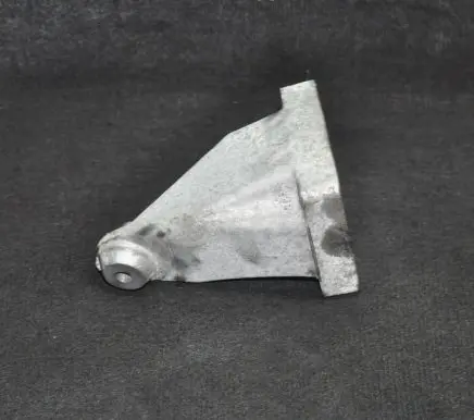 Mercedes-Benz C W203 Engine mounting bracket A2712230804