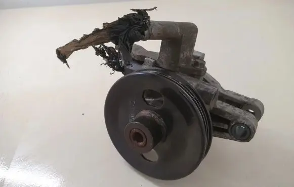 Hyundai Tucson JM Power steering pump 571002E000