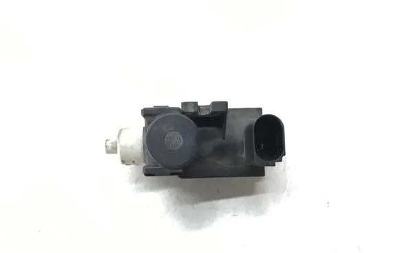Audi A4 S4 B7 8E 8H Turbo solenoid valve 8E0906627C