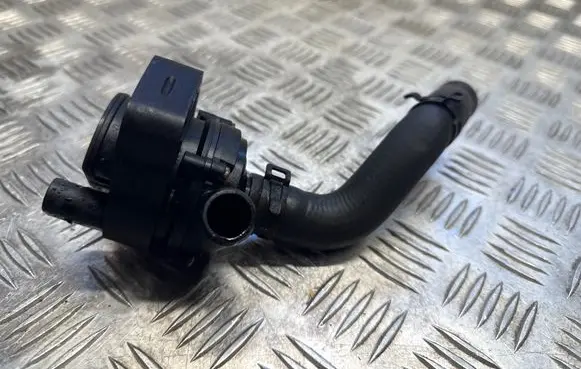 Mercedes-Benz C W204 Water pump A211835002