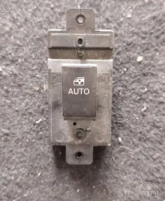 Opel Antara Quarter vent window switch 202007457