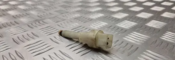 Volkswagen PASSAT B5 Clutch pedal sensor 4A0945515A