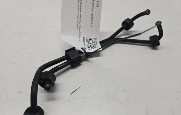 Volkswagen Golf IV Fuel injector supply line/pipe 