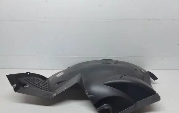 Front wheel arch liner splash guards