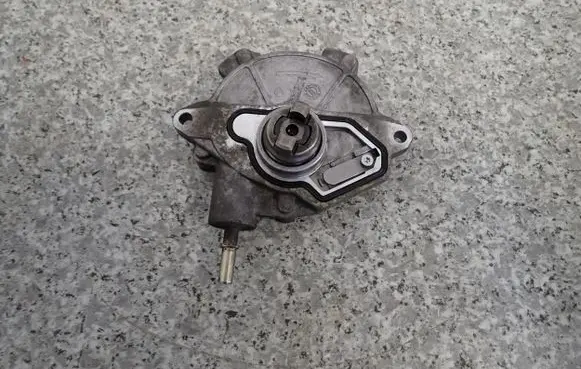 Mitsubishi Colt Vacuum pump