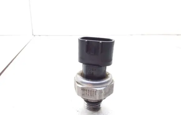 Toyota Avensis T250 Oil pressure sensor 8944851010