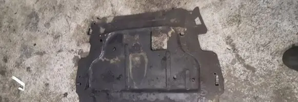 Volvo S60 Engine splash shield/under tray