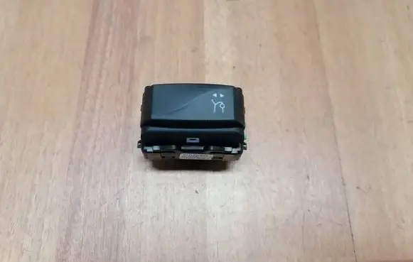 Renault Espace V (RFC) Tailgate opening switch 917126189R 10105433
