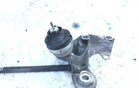 Audi A4 S4 B5 8D Engine mount bracket 8d0199352