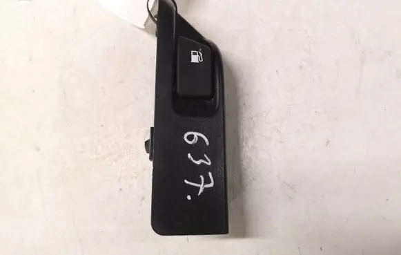 Toyota Yaris Fuel tank opening switch 