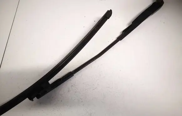 Front wiper blade arm