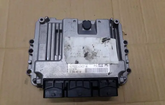 Citroen C4 I Engine control unit/module 0281011630
