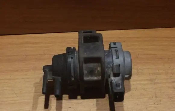 Renault Megane II Turbo solenoid valve 8200201099