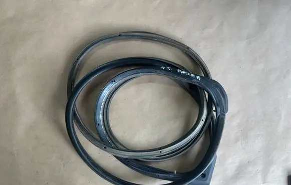 Opel Agila A Rear door rubber seal (on body) 