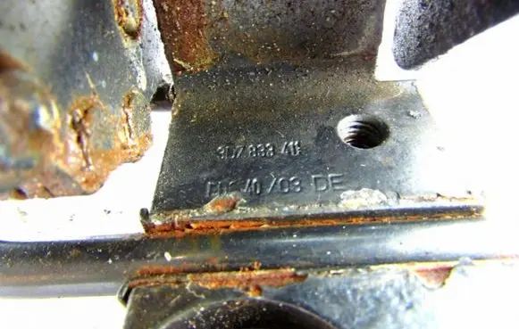 Rear door hinge set