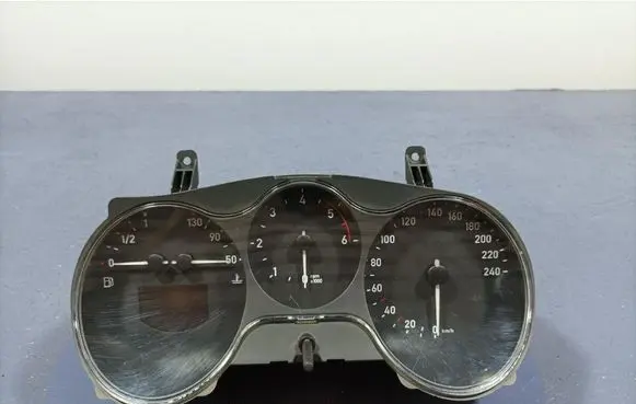 Speedometer (instrument cluster)