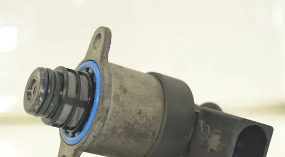 BMW 5 E60 E61 Fuel pressure sensor 0928400706 9921041618