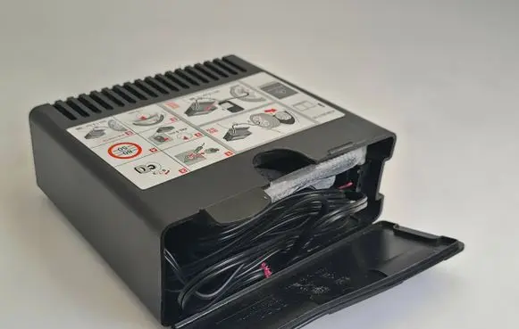Mercedes-Benz SLK R171 Tire air pump compressor A0005831102