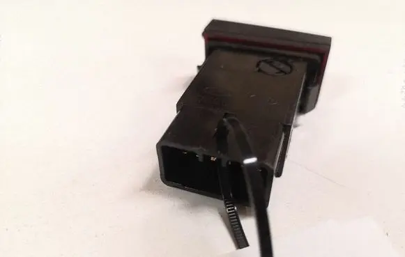 Hyundai Santa Fe Hazard light switch 864W0140