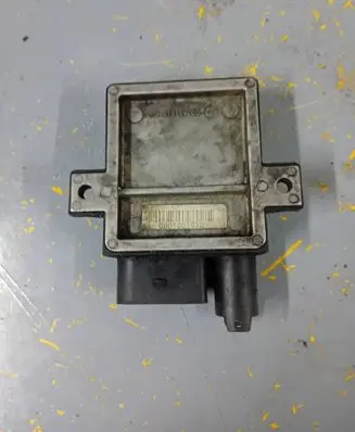 BMW 3 E46 Glow plug pre-heat relay 7786821 052212010 778682106