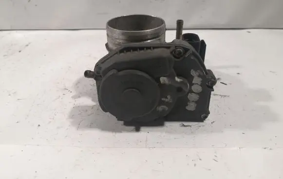 Skoda Octavia Mk1 (1U) Throttle valve 05A133064J 08237111012