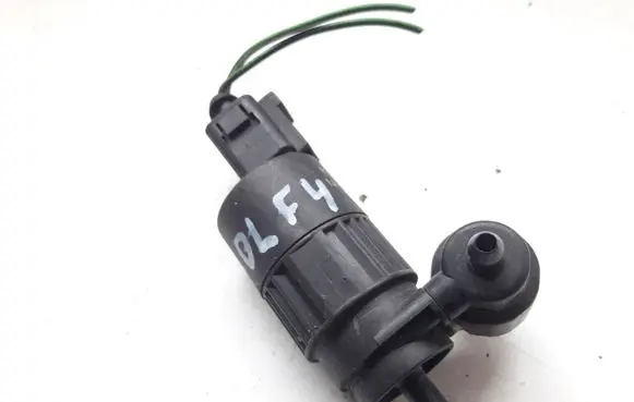 Volkswagen Golf IV Windscreen/windshield washer pump