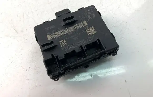 Volkswagen Tiguan Door control unit/module 8W1959595D