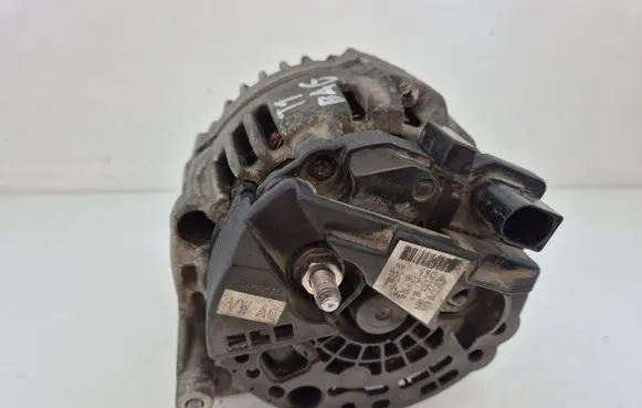 Volkswagen Touran I Generator/alternator 03C903023D