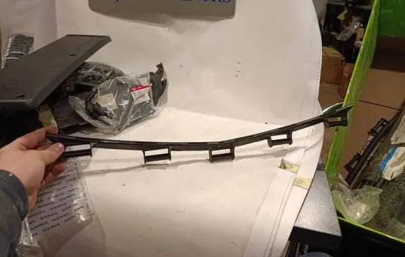 Mercedes-Benz S W221 Front bumper foam support bar A2218850036