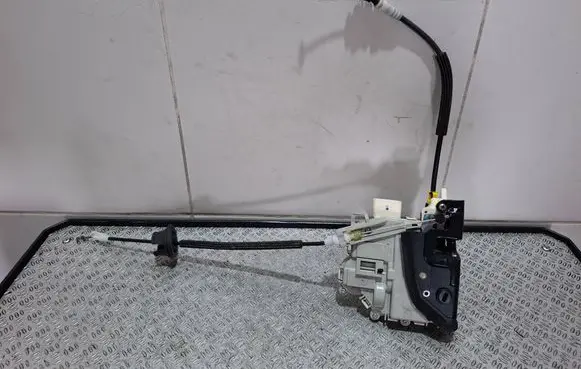 Audi A4 S4 B8 8K Rear door lock 8K0839015C