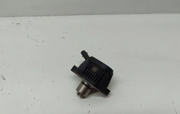 Volkswagen PASSAT B7 Camshaft vanos timing valve 04E906048A 10409903 0406161056102