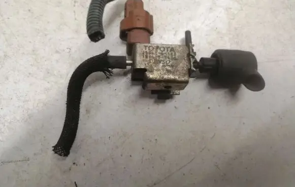 Toyota Corolla Verso E121 Turbo solenoid valve 2586064140 1875003680