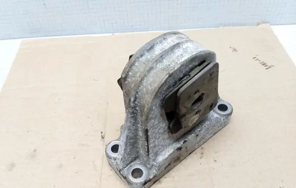 Volvo V70 Engine mounting bracket 30680770