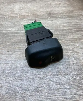 Renault Megane I Central locking switch button 841242B