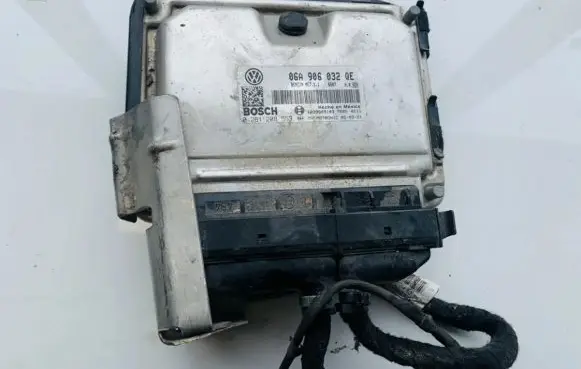 Volkswagen Jetta V Engine control unit/module 06a906032qe 0261208553