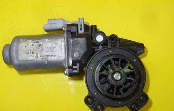 Citroen C3 Pluriel Front door window regulator motor