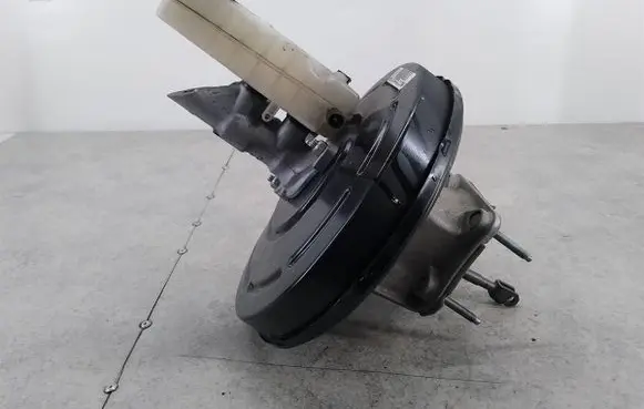 Renault Megane III Brake booster 472100005R