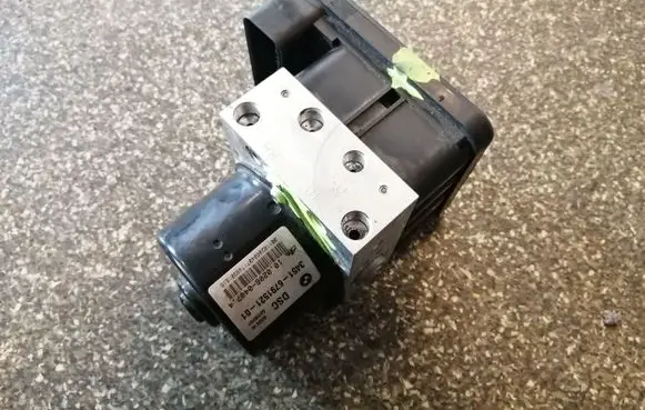 BMW 1 E81 E87 ABS Pump 6791521 6787837