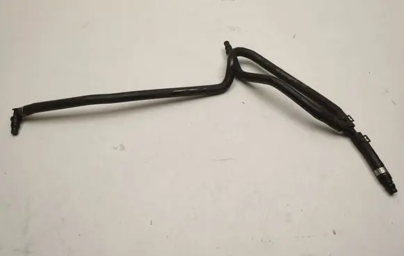 Mercedes-Benz C W204 Engine coolant pipe/hose A2045000372