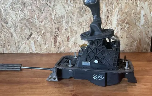 Volkswagen Caddy Gear shifter/selector 1T2713025R
