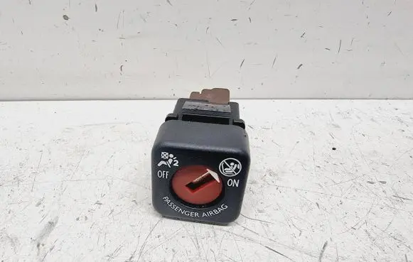 Opel Mokka B Passenger airbag on/off switch 96413912ZD